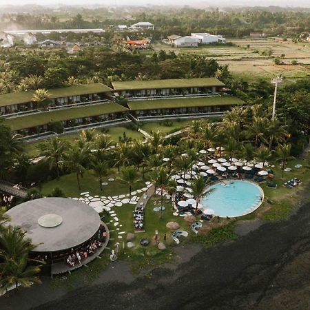 Hotel Komune And Beach Club Bali Керамас Екстериор снимка