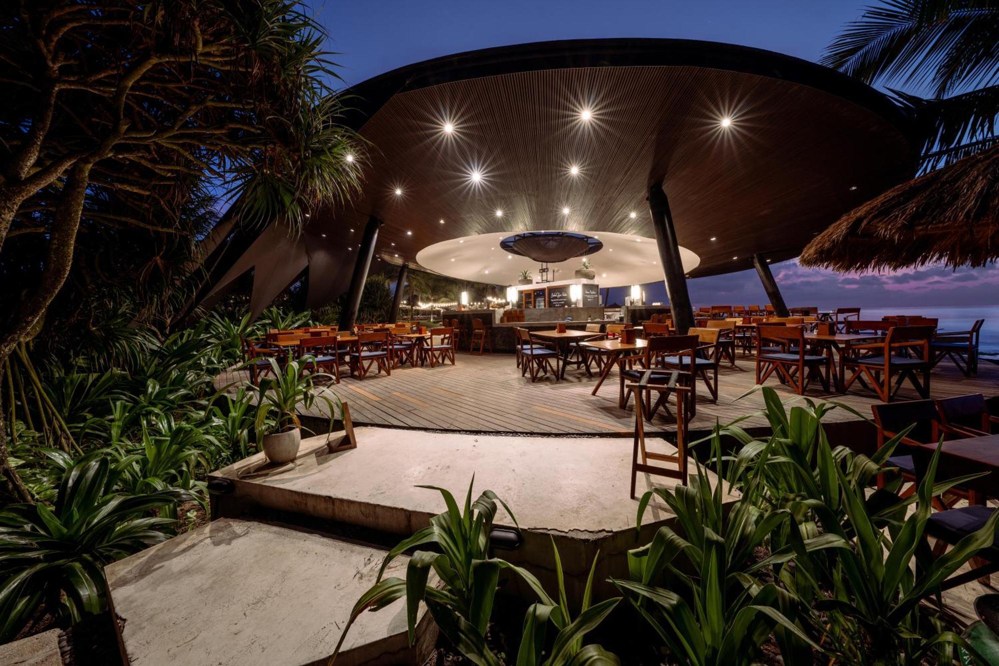 Hotel Komune And Beach Club Bali Керамас Екстериор снимка