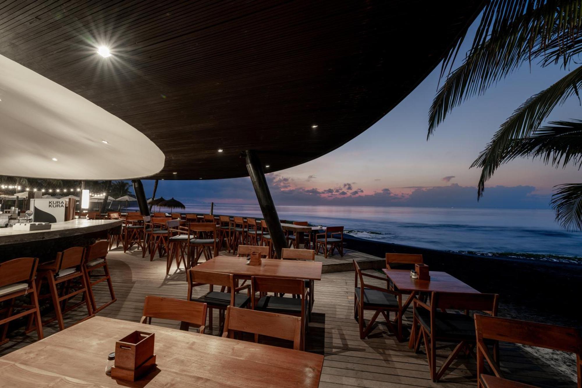 Hotel Komune And Beach Club Bali Керамас Екстериор снимка