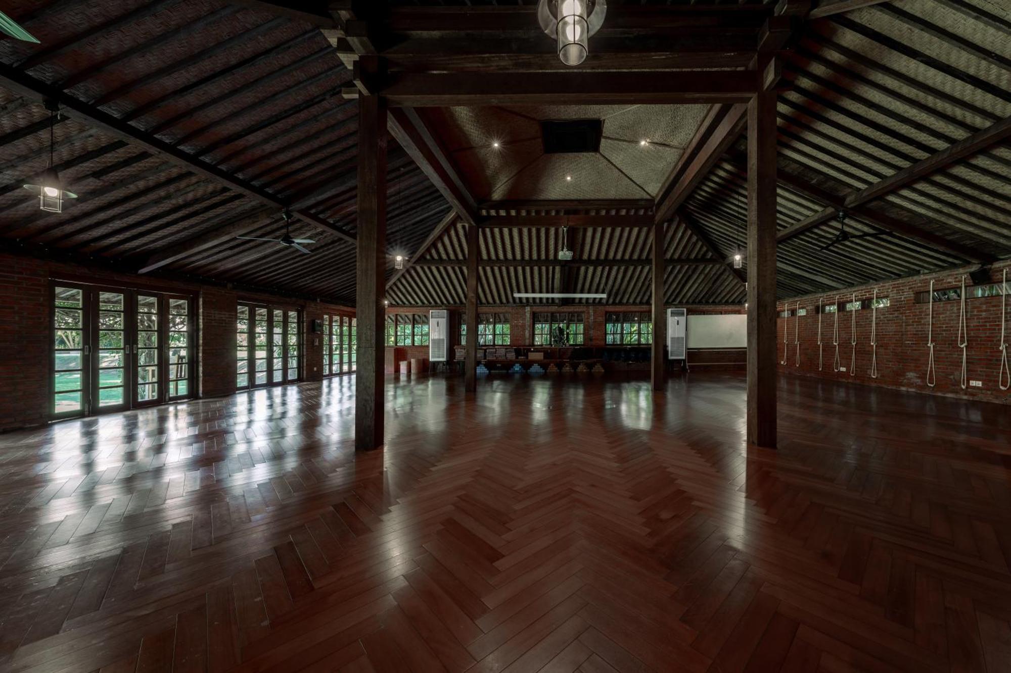 Hotel Komune And Beach Club Bali Керамас Екстериор снимка