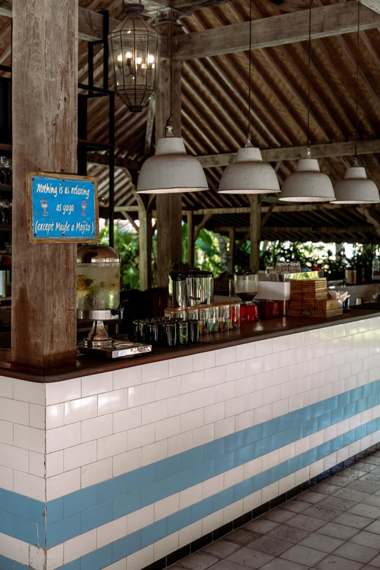 Hotel Komune And Beach Club Bali Керамас Екстериор снимка