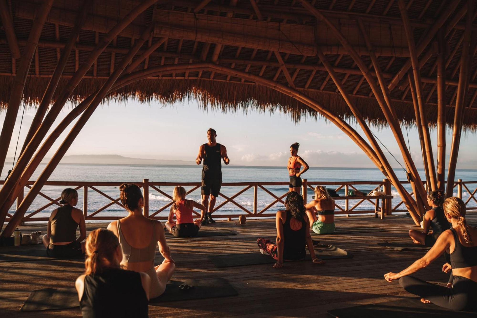 Hotel Komune And Beach Club Bali Керамас Екстериор снимка