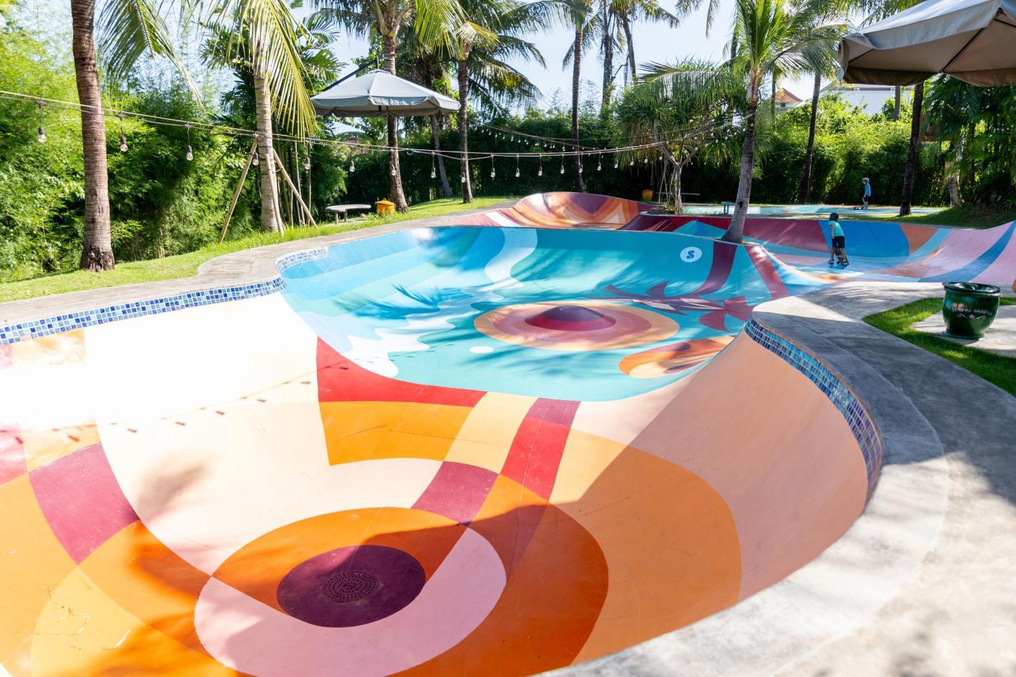 Hotel Komune And Beach Club Bali Керамас Екстериор снимка