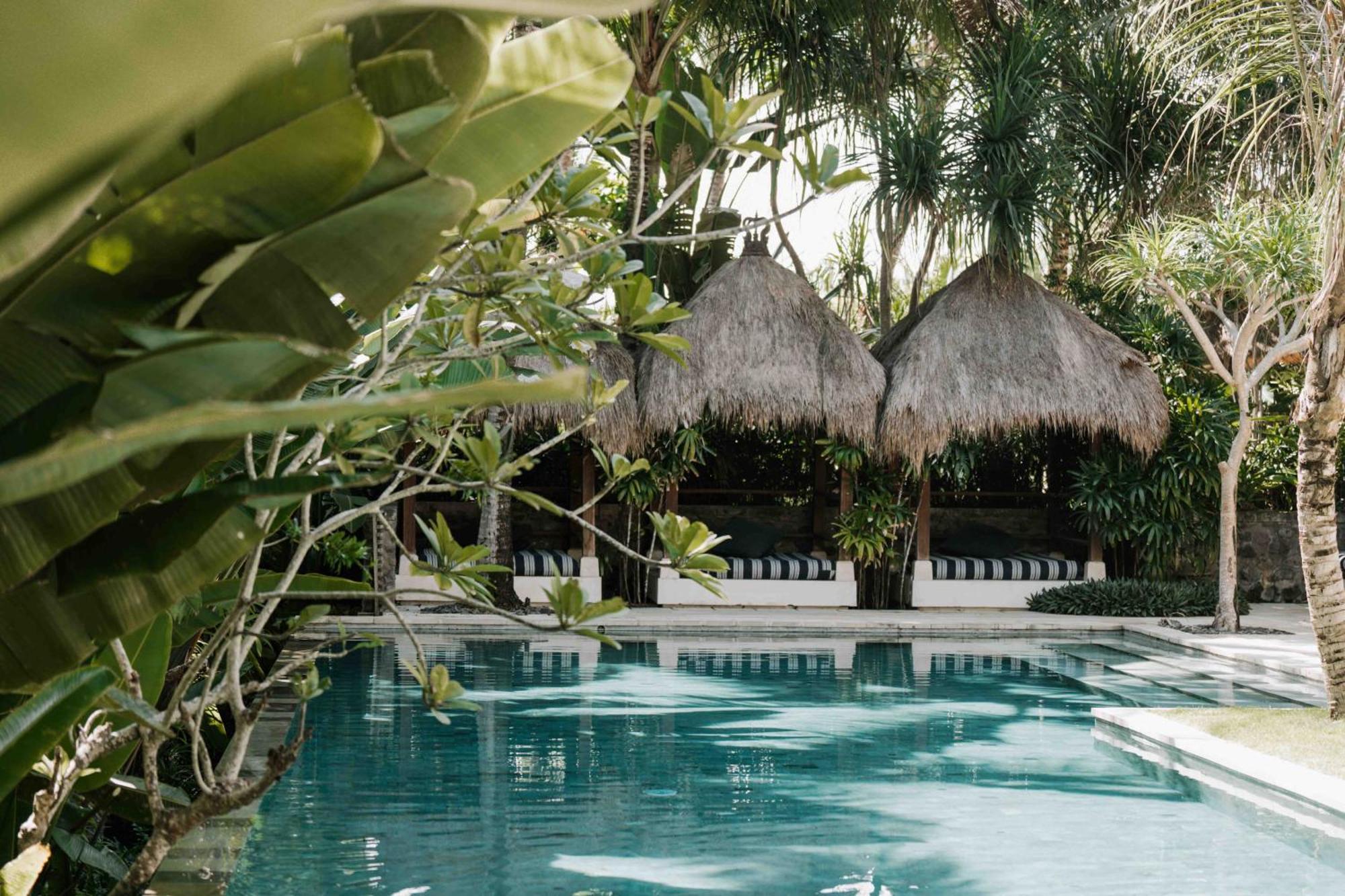 Hotel Komune And Beach Club Bali Керамас Екстериор снимка