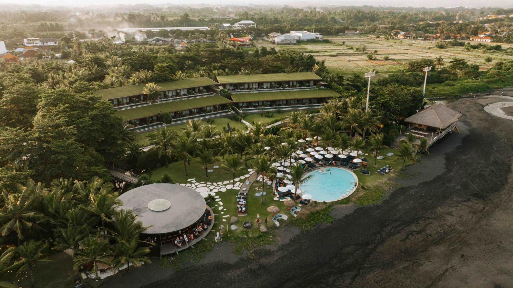 Hotel Komune And Beach Club Bali Керамас Екстериор снимка