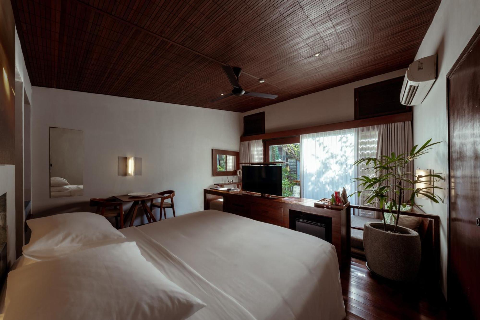 Hotel Komune And Beach Club Bali Керамас Екстериор снимка