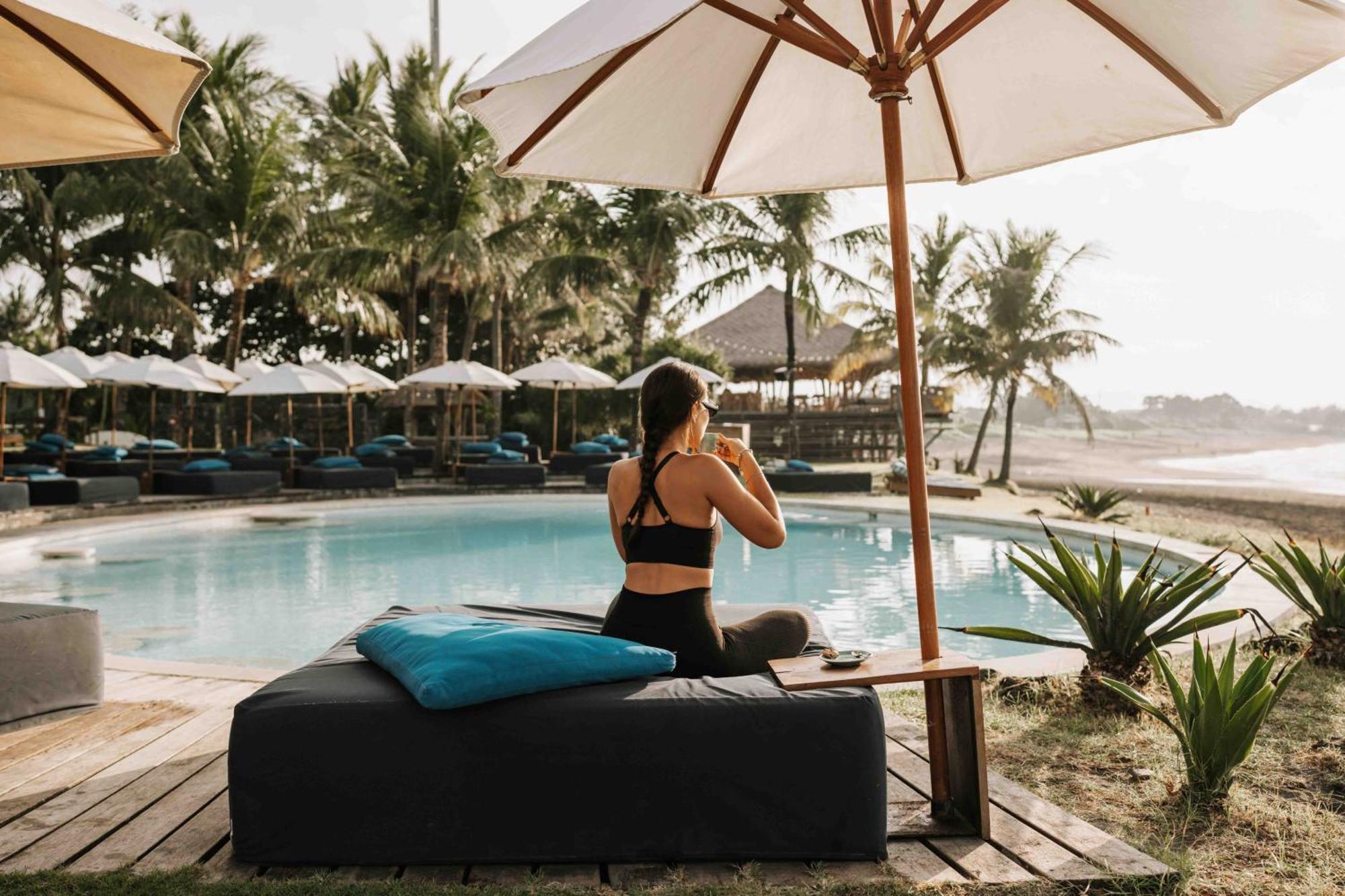 Hotel Komune And Beach Club Bali Керамас Екстериор снимка