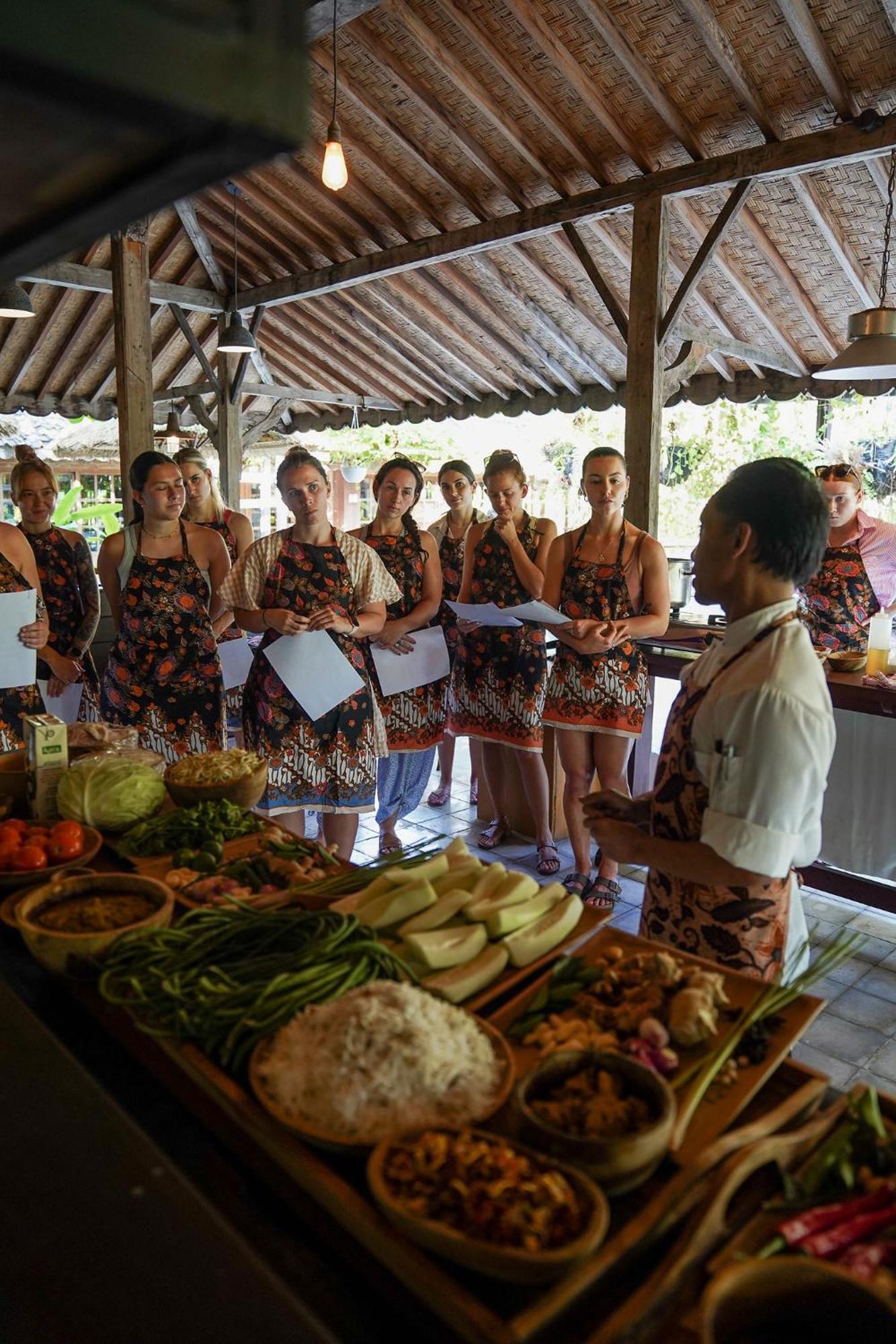 Hotel Komune And Beach Club Bali Керамас Екстериор снимка