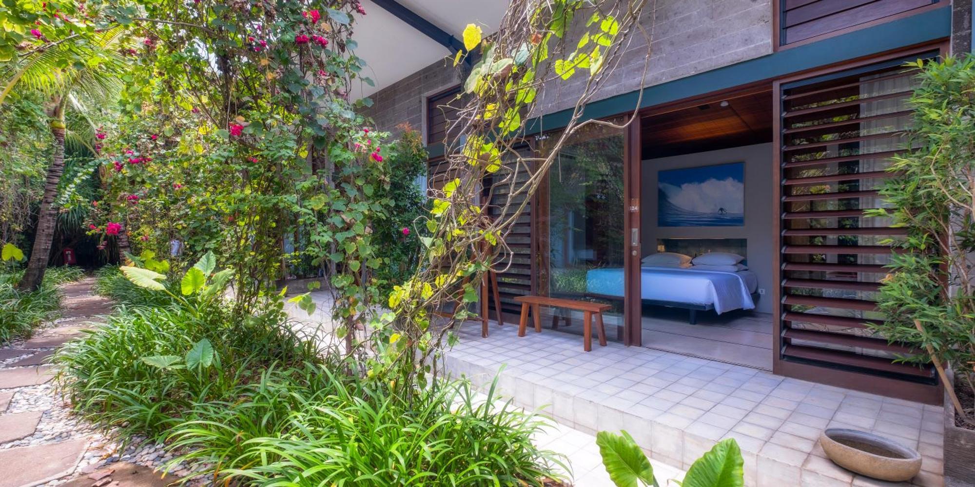 Hotel Komune And Beach Club Bali Керамас Екстериор снимка