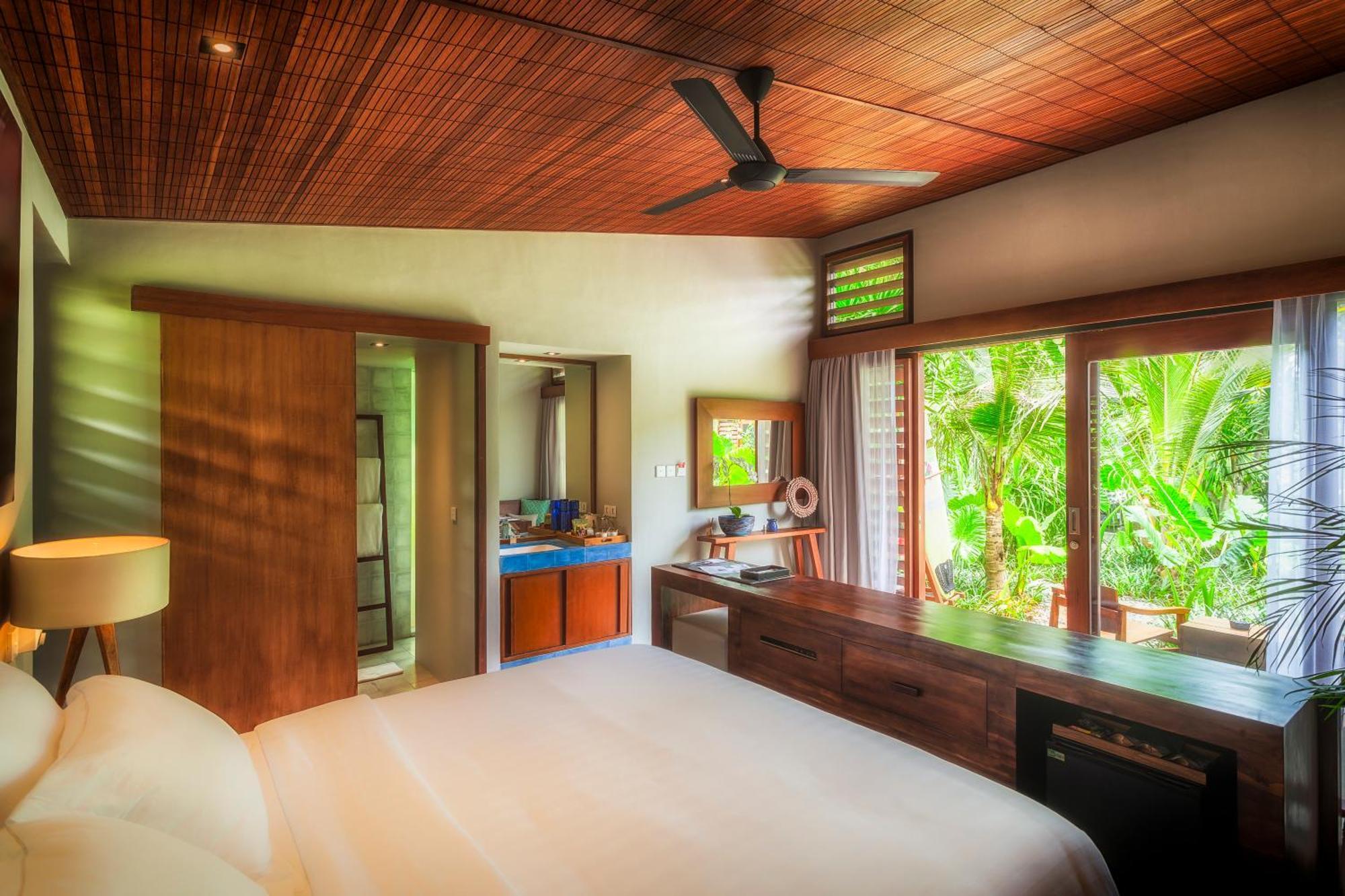 Hotel Komune And Beach Club Bali Керамас Екстериор снимка